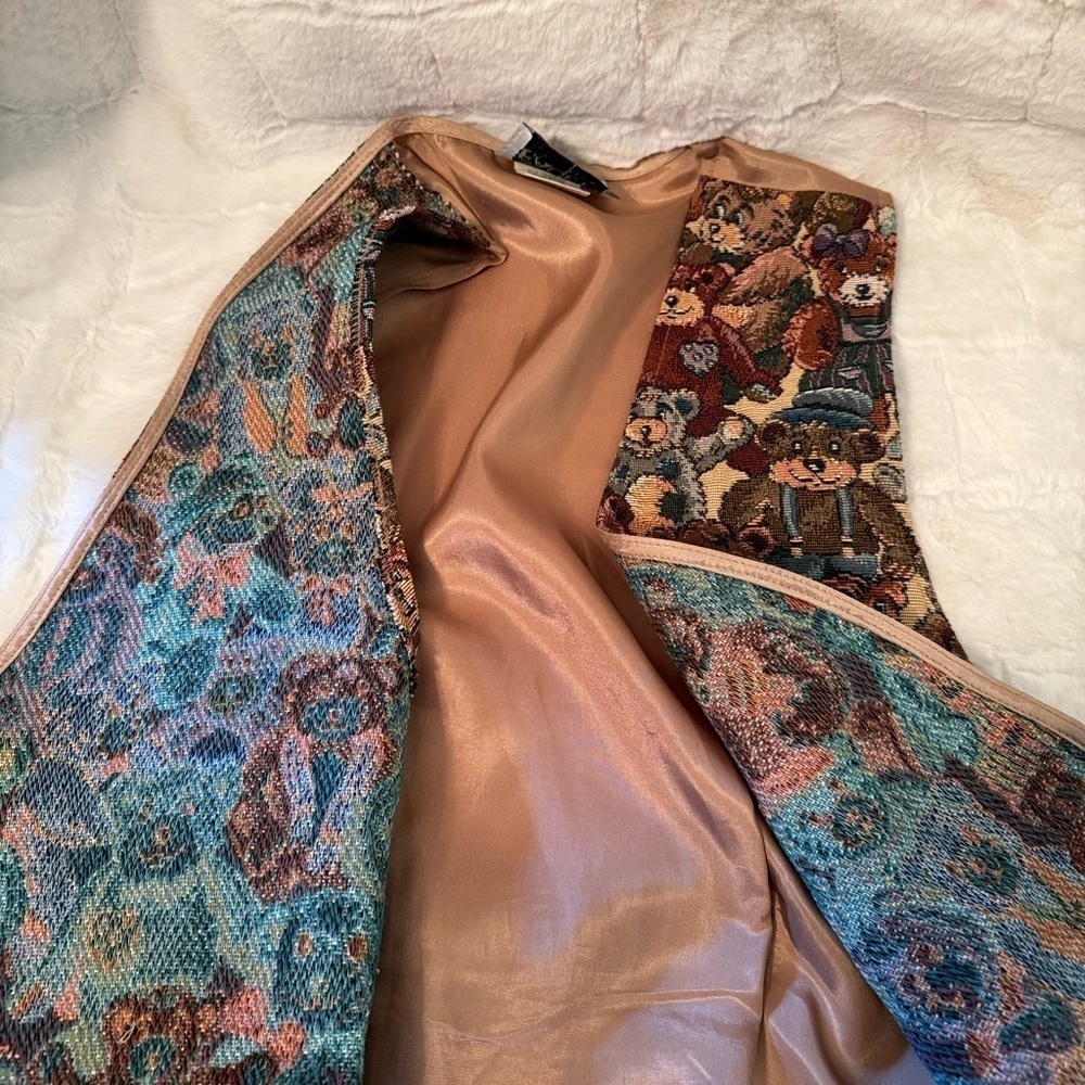 Vest made by Facets covered in Teddy Bears. Size S. Adjustable w/tie. Br… - Picture 14 of 14
